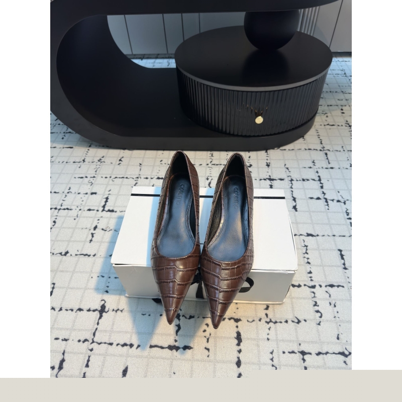 Other flat shoes
